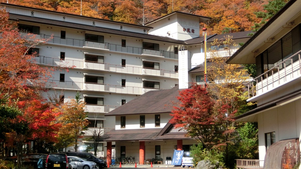 ホテル湯西川の外観と温泉旅行の雰囲気